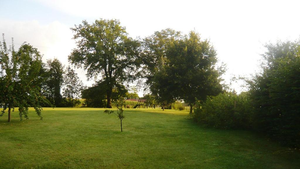 Bed & Breakfast - Maison De Marie Messimy-sur-Saone Exterior photo